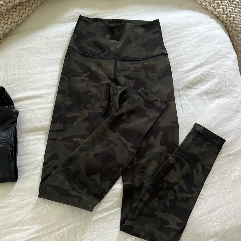 Lululemon camo leggings 🖤
